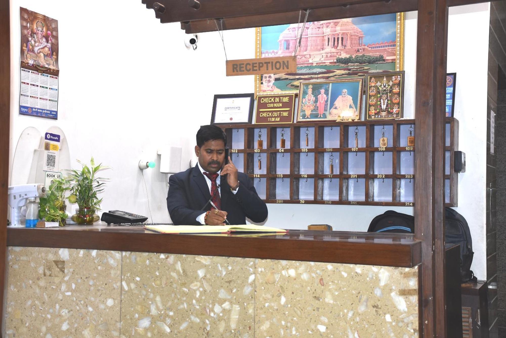 Hotel R B International Varanasi Exterior photo