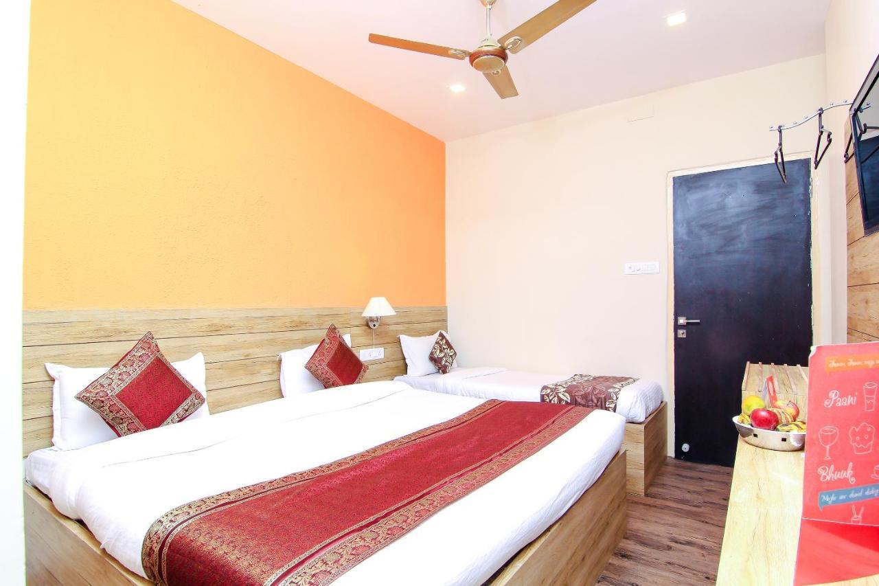 Hotel R B International Varanasi Exterior photo