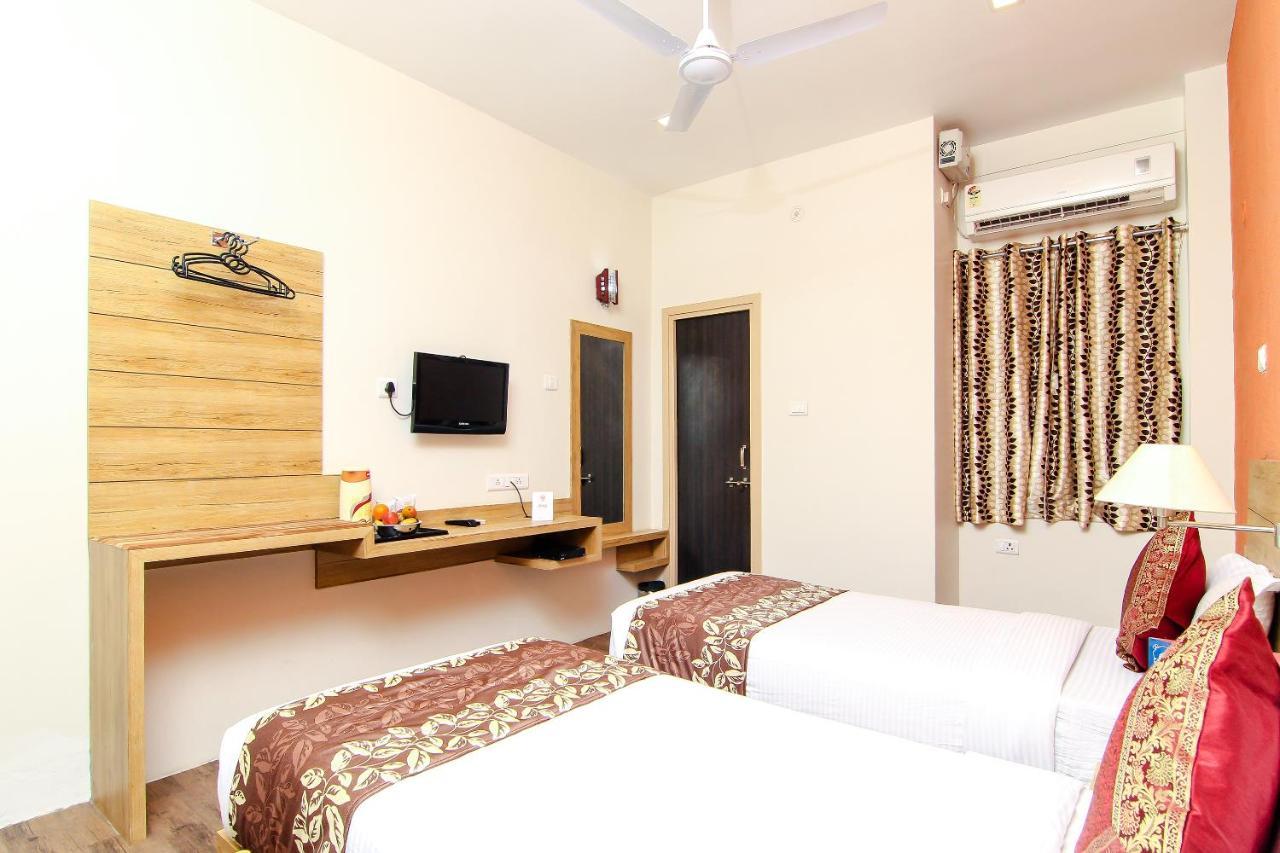 Hotel R B International Varanasi Exterior photo